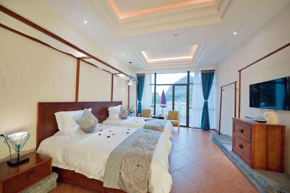 Guilin Crystal Crescent Moon Hotel 17/71