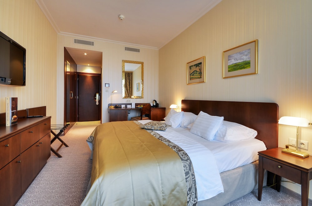 Devin Hotel 17/50