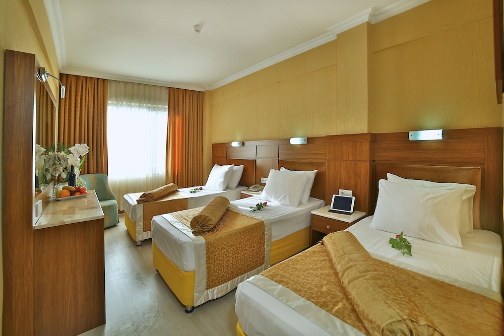 ROOM, TRIPLE