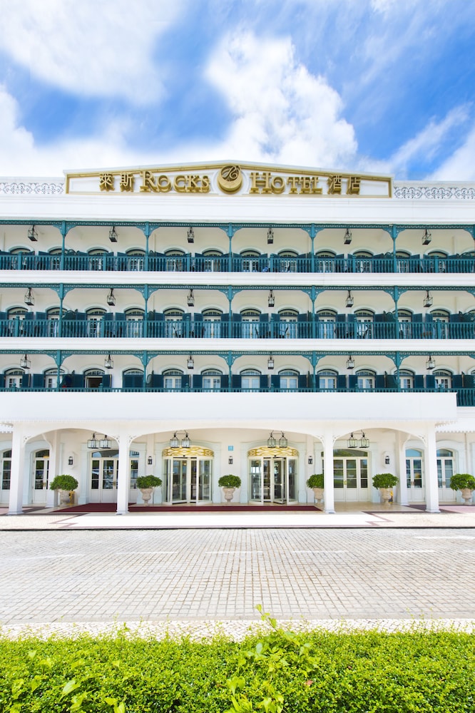 Rocks Hotel 3/29