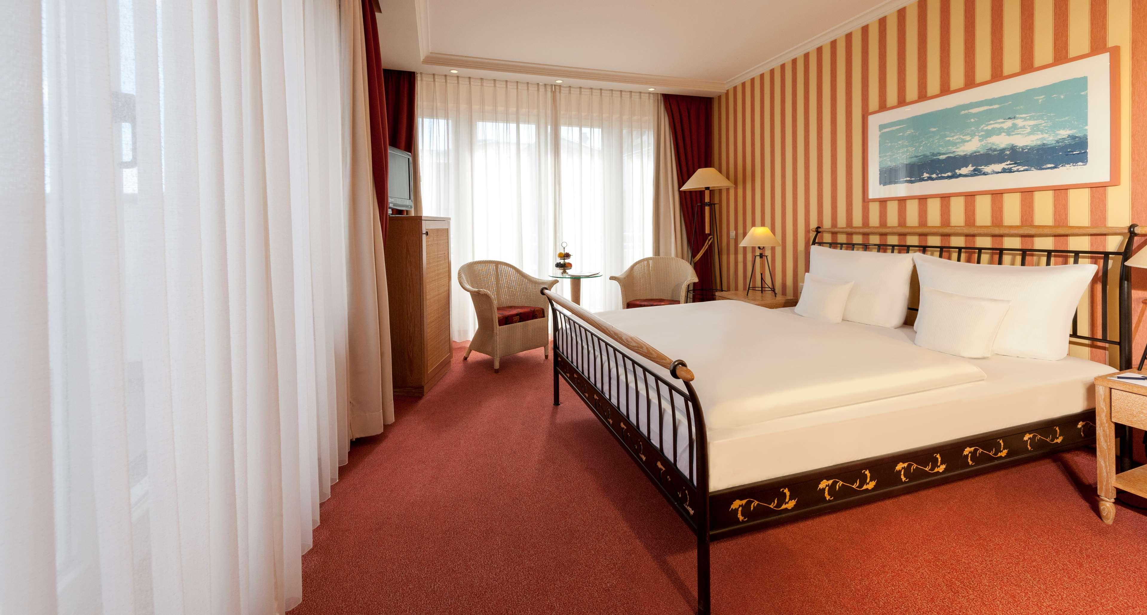 غرفة قياسية بسرير كينج، Dorint Strandhotel Binz Rugen 2/2
