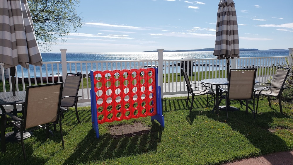 Baymont by Wyndham St. Ignace Lakefront 7/54