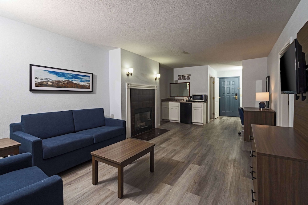 Quality Inn & Suites Tulare CA 27/50