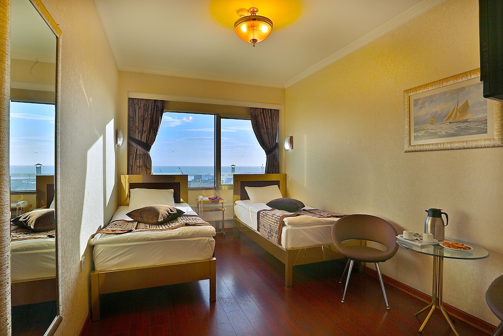 Grand Madrid Hotel 26/34