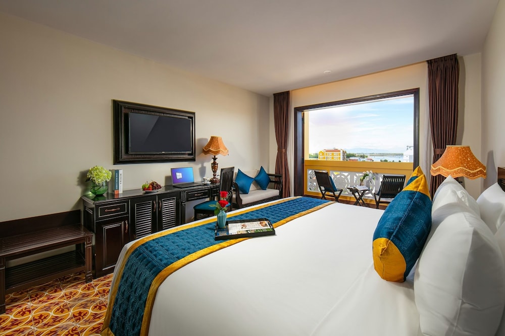 غرفة بريميوم بسرير كوين بإطلالة على النهر بشرفة، Hoi An River green Boutique Hotel 2/3