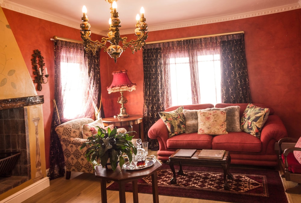Paternoster Manor 24/36