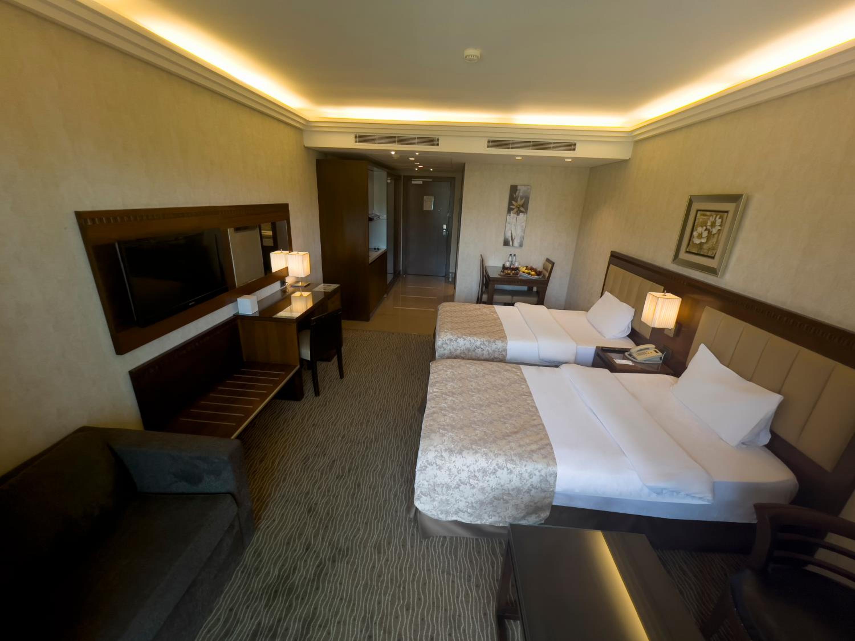 Grand Deluxe Twin with Balcony: