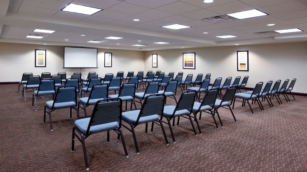 Holiday Inn Express Hotel Suites Zanesville North 53/66