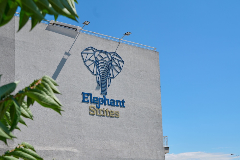 Elephant Suites 2/36