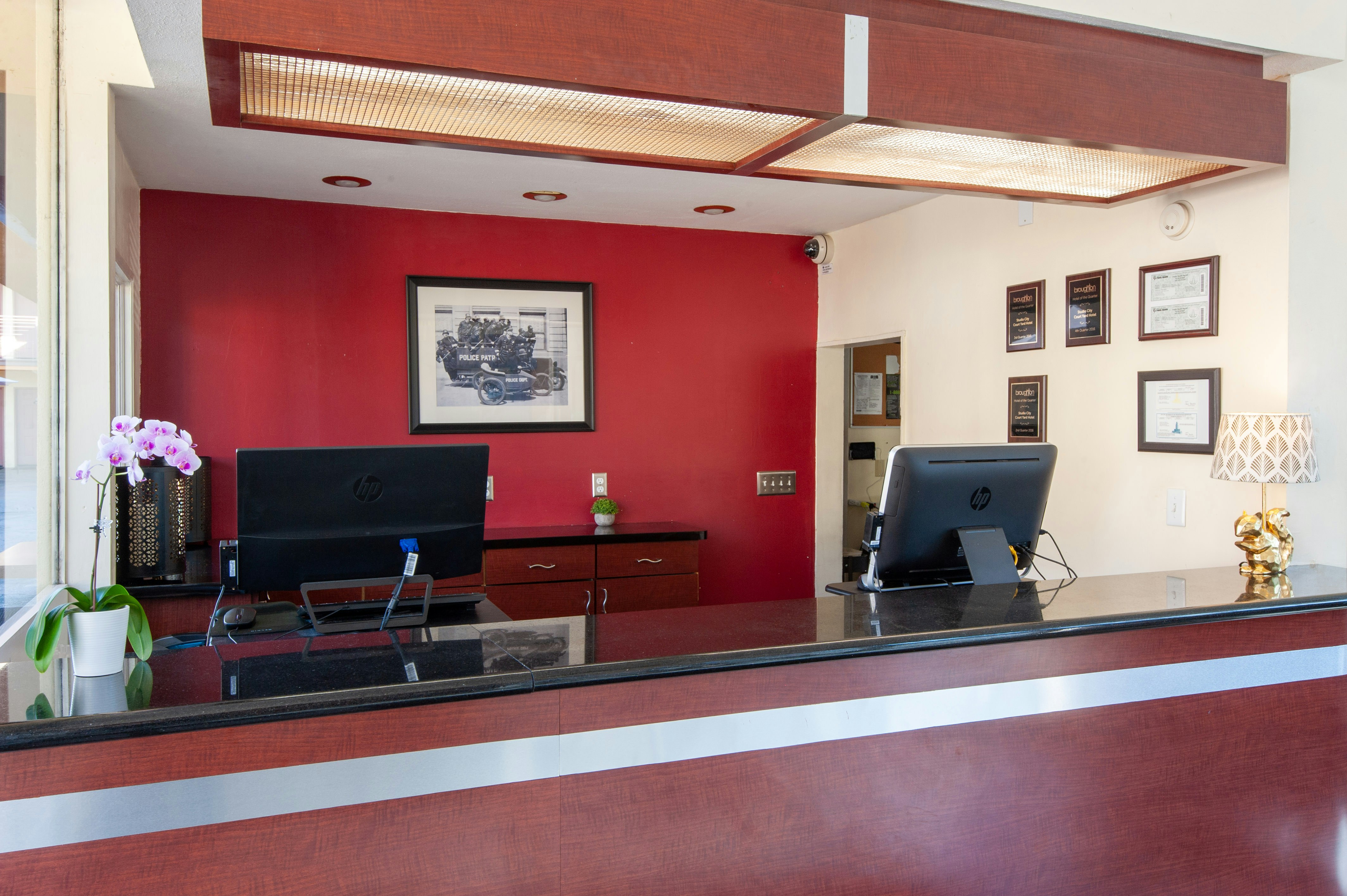 Studio City Court Yard Hotel 11/64