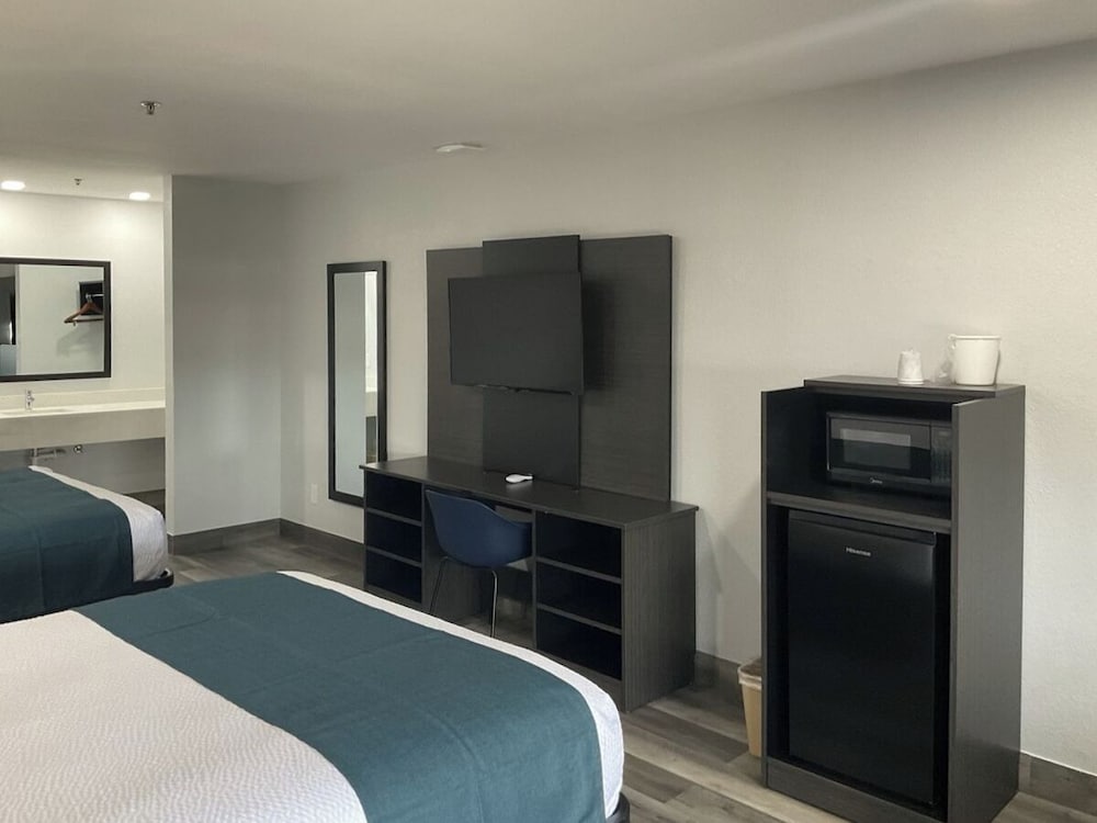Studio6 Suites Brenham, TX 22/47