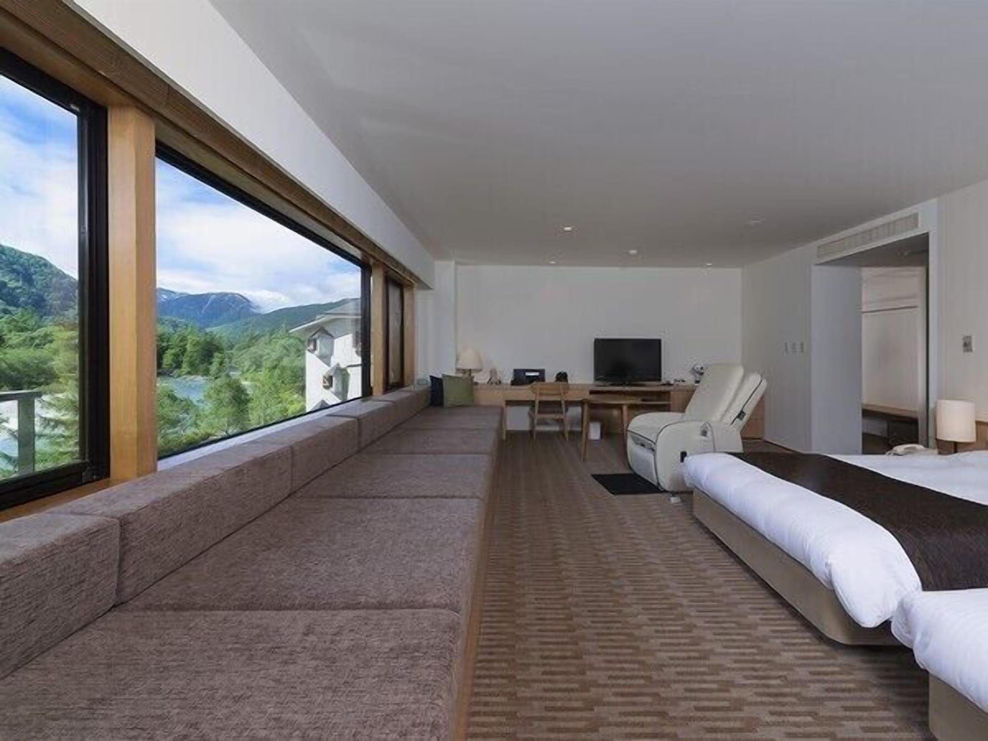 DELUXE, TWIN BEDS, RIVER VIEW