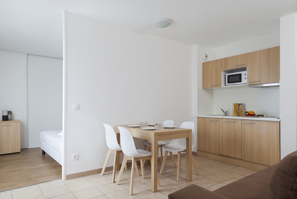 Park And Suites Annemasse 16/17