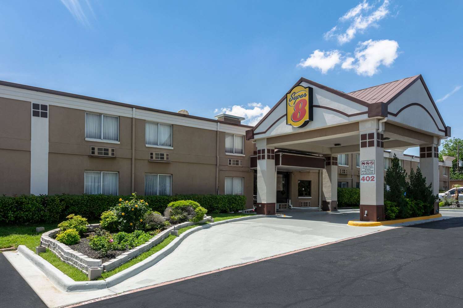 Super 8 By Wyndham Grand Prairie North 25/29