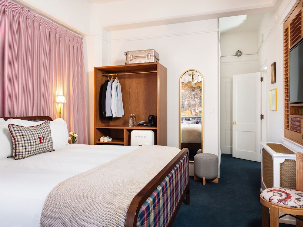 GRAND, DELUXE, STUDIO, KING BED