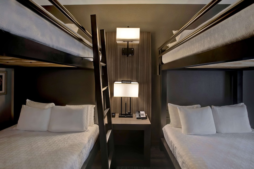 Hampton Inn & Suites San Antonio Riverwalk 48/77