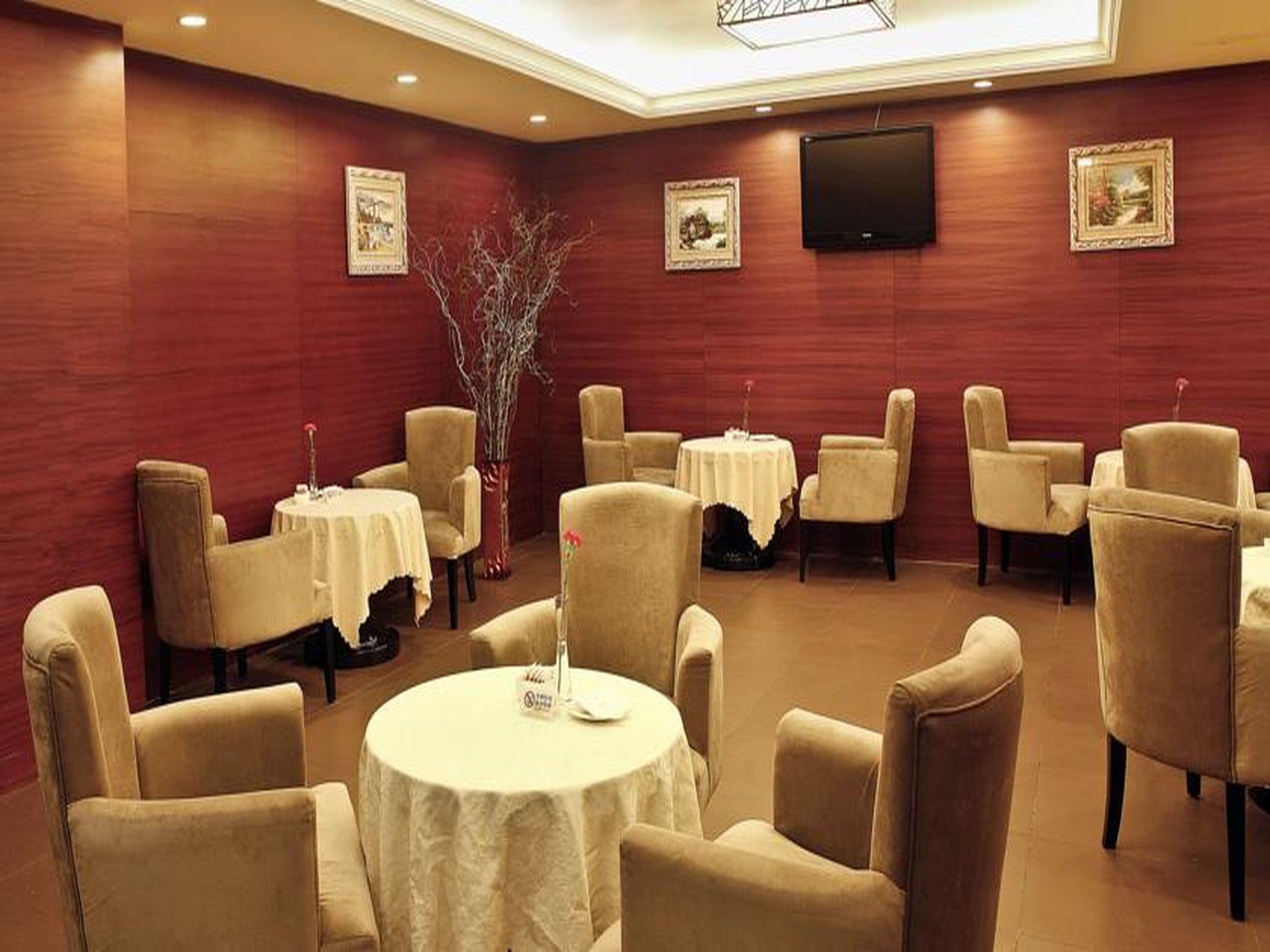 Sovereign International Hotel 25/26
