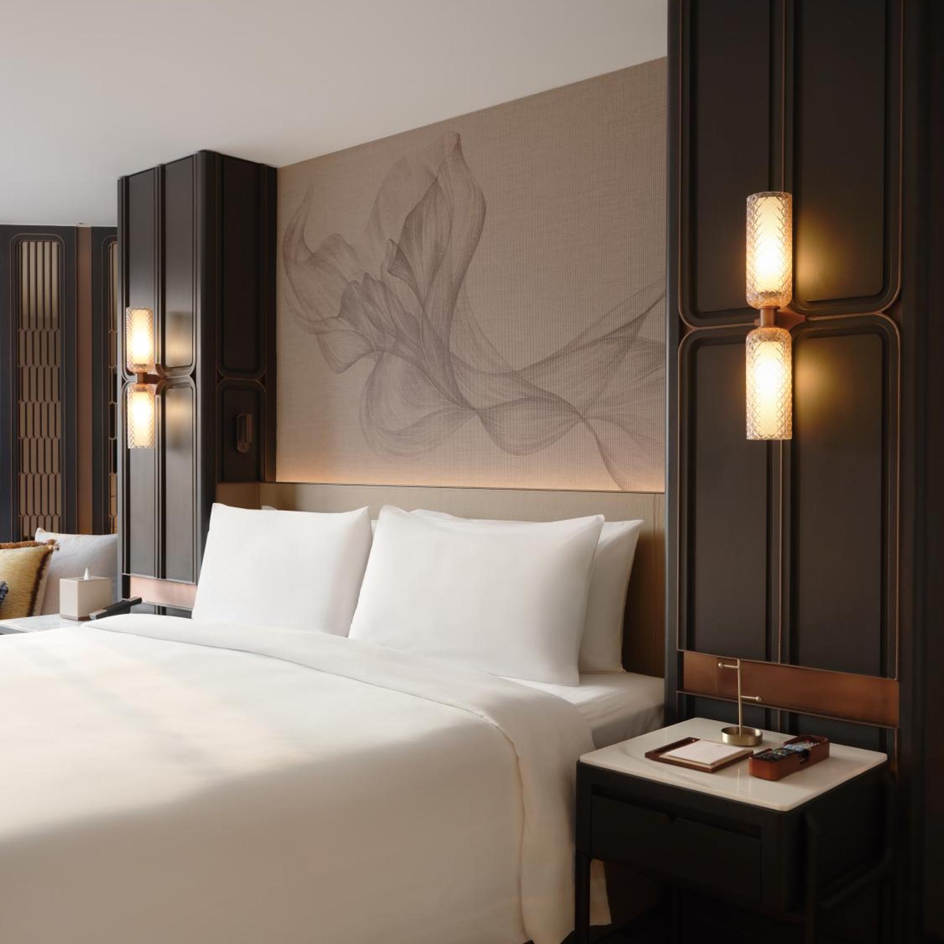 Fairmont Gold, King Bed, Corner
