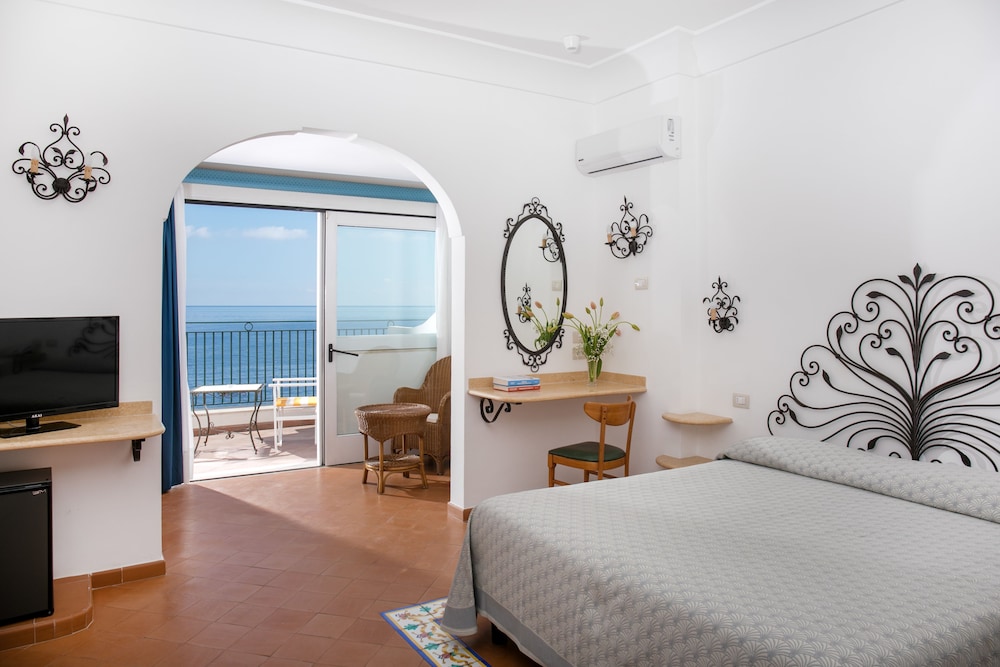 SUPERIOR, DOUBLE BED, SEA VIEW, TERRACE