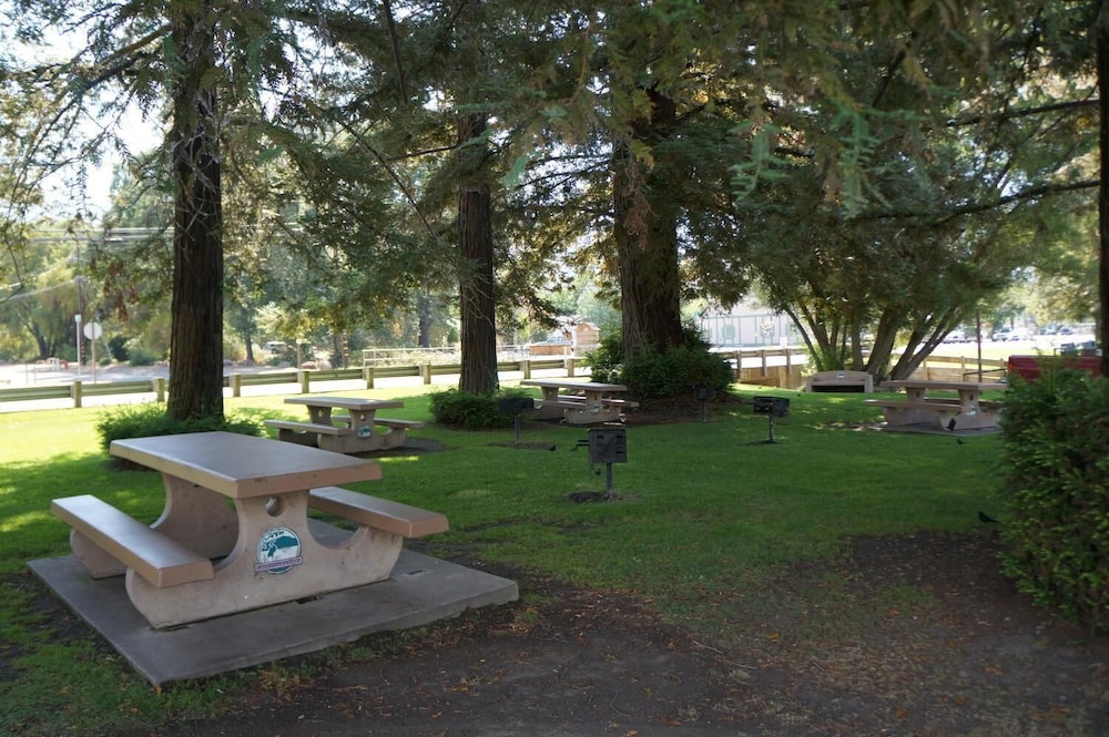 LAKEVIEW INN LUCERNE 53/66