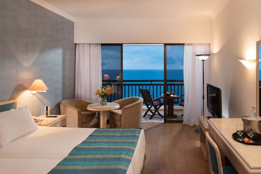 Coral Beach Hotel and Resort 42/95