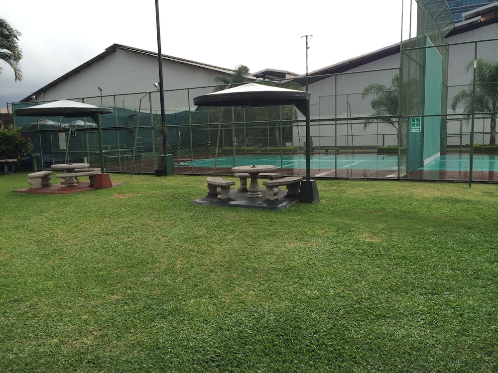 Costa Rica Tennis Club And Hotel 75/80