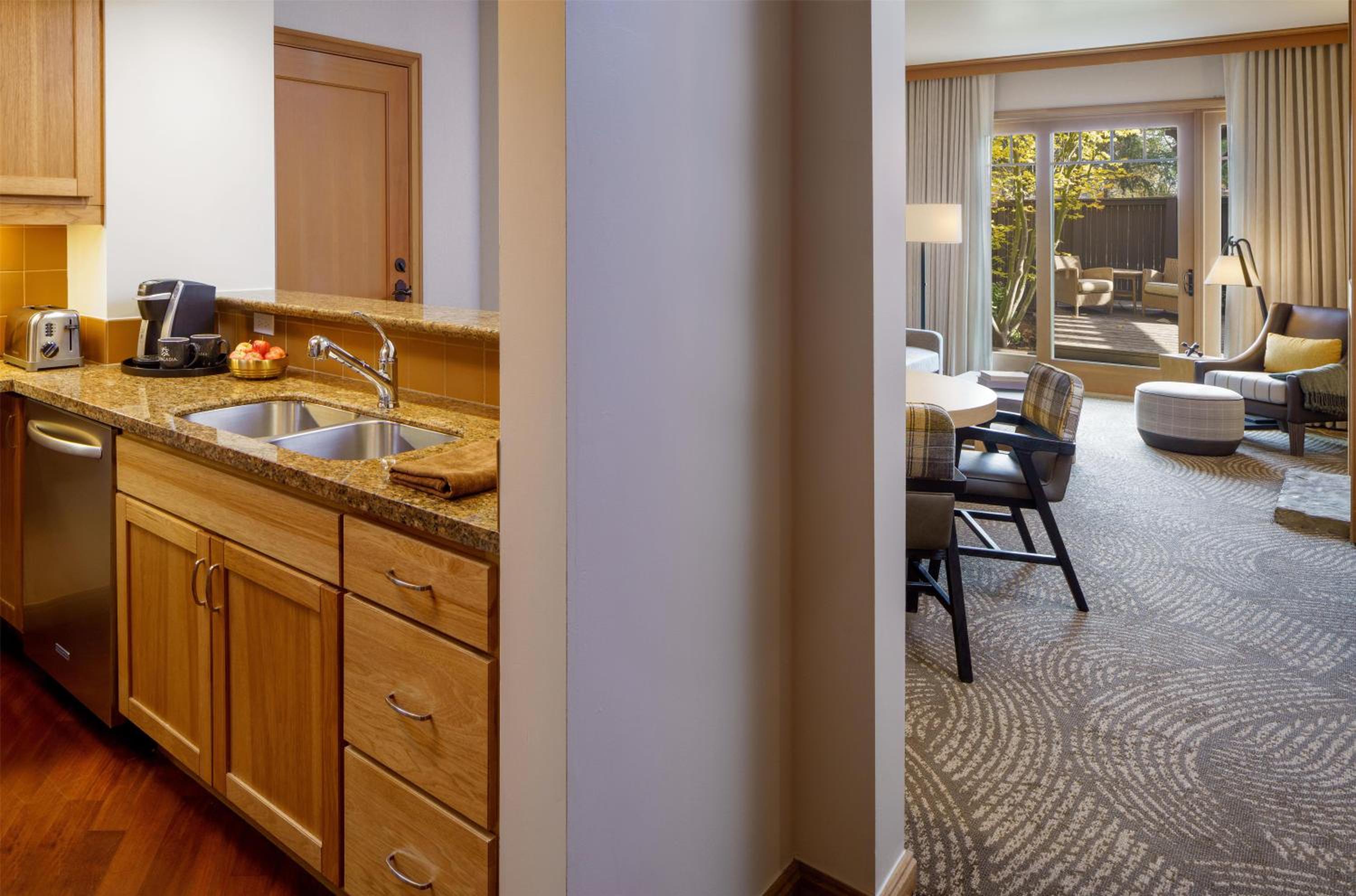 1 Bedroom, Renovated, Lodge, Suite, King Bed, Resort View, Sofa، Suncadia Resort 6/6