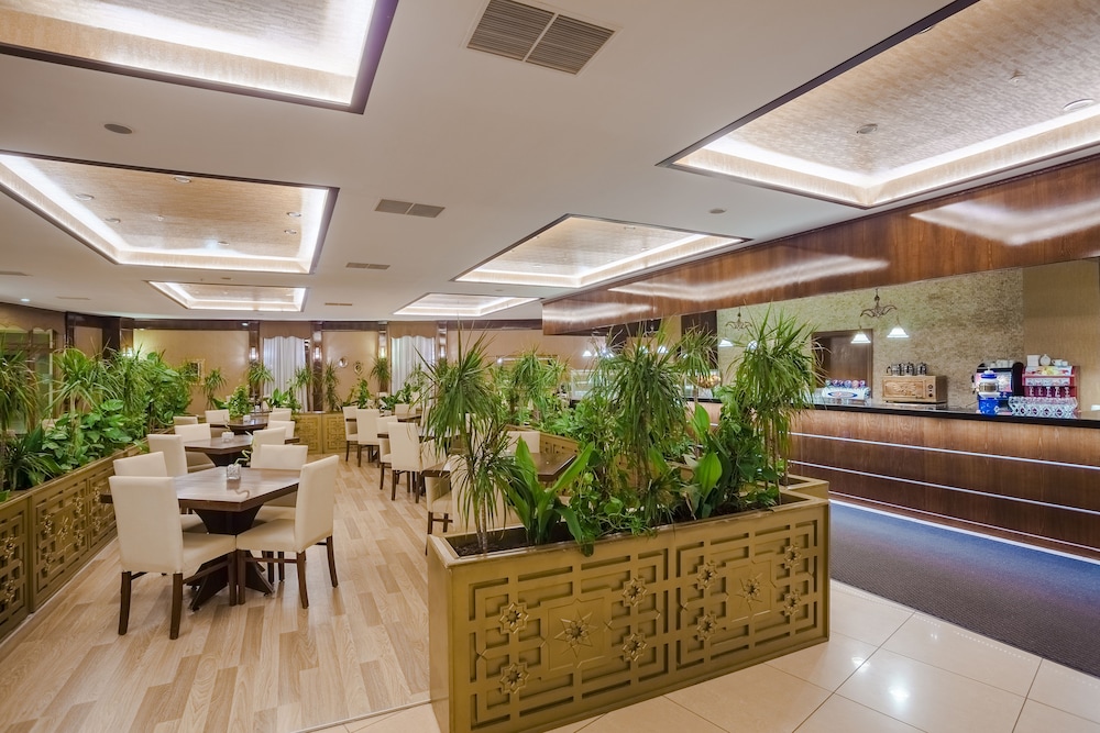 Hotel Turan Prince 8/50