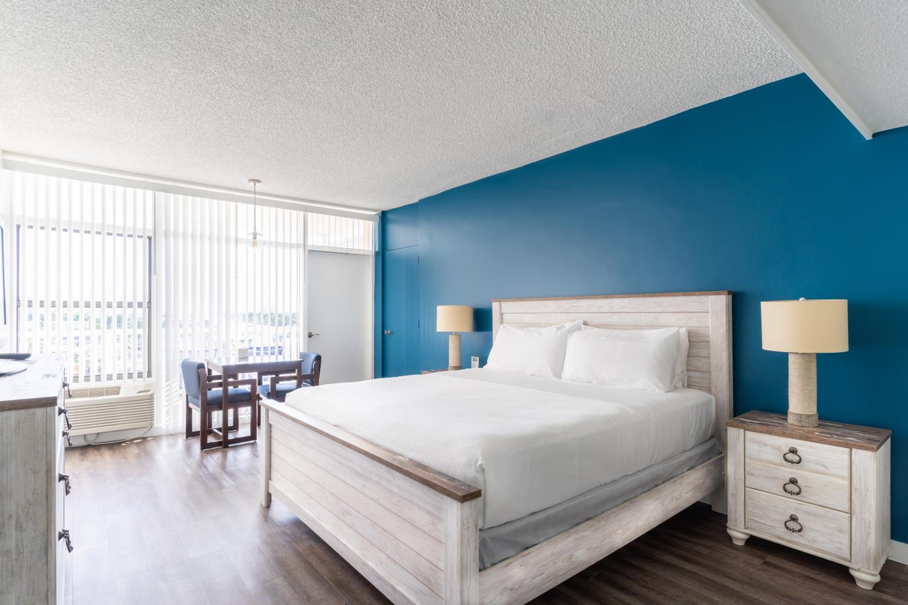 Room, King Bed, Water Front