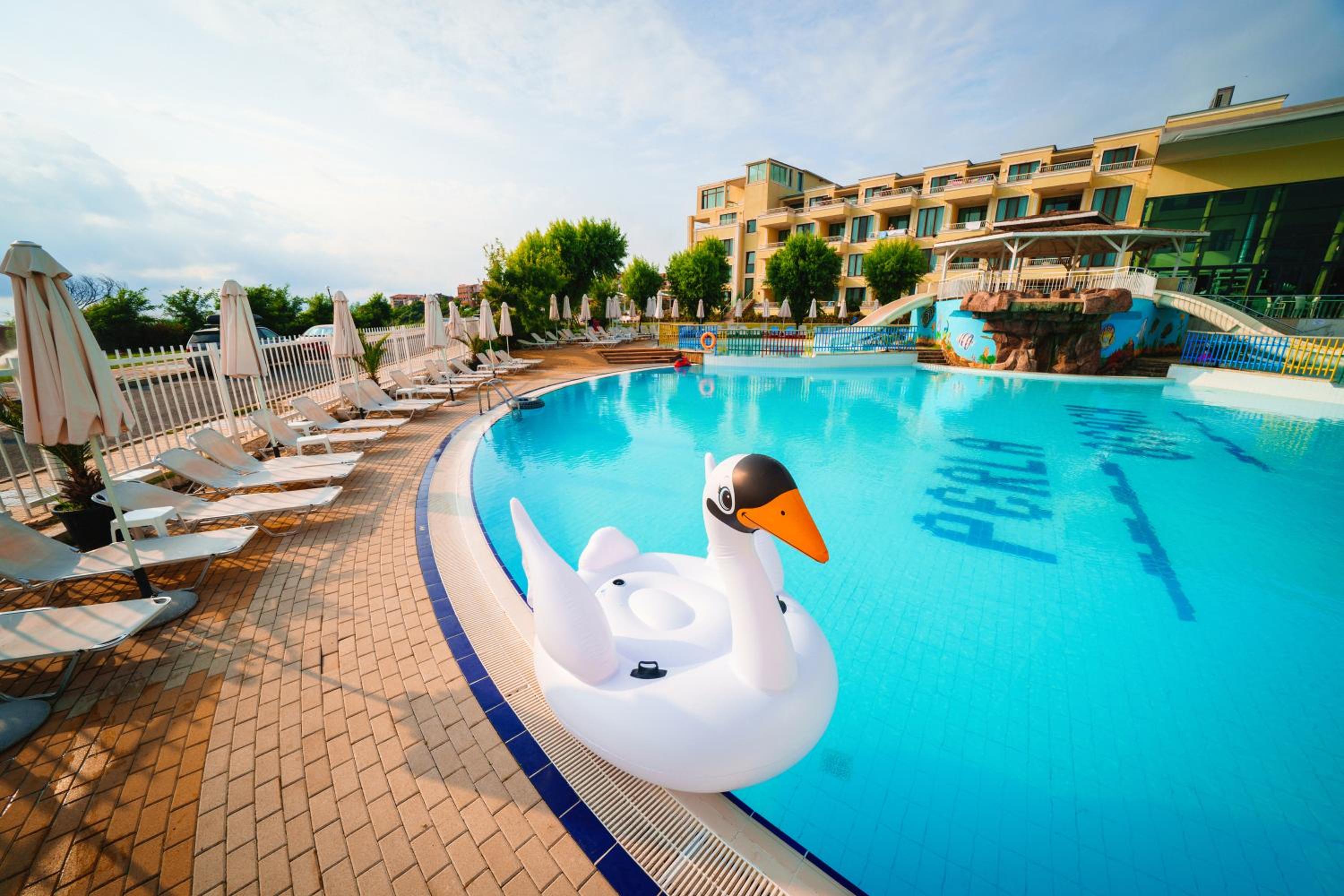 Perla Beach Hotel III 28/50