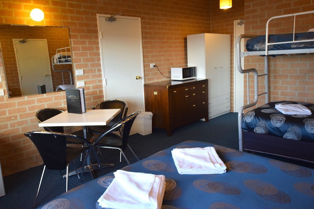 Alpine Resort Motel 28/50