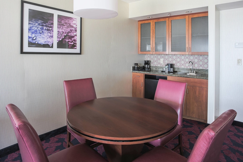 Springhill Suites by Marriott Virginia Beach Oceanfront 36/48