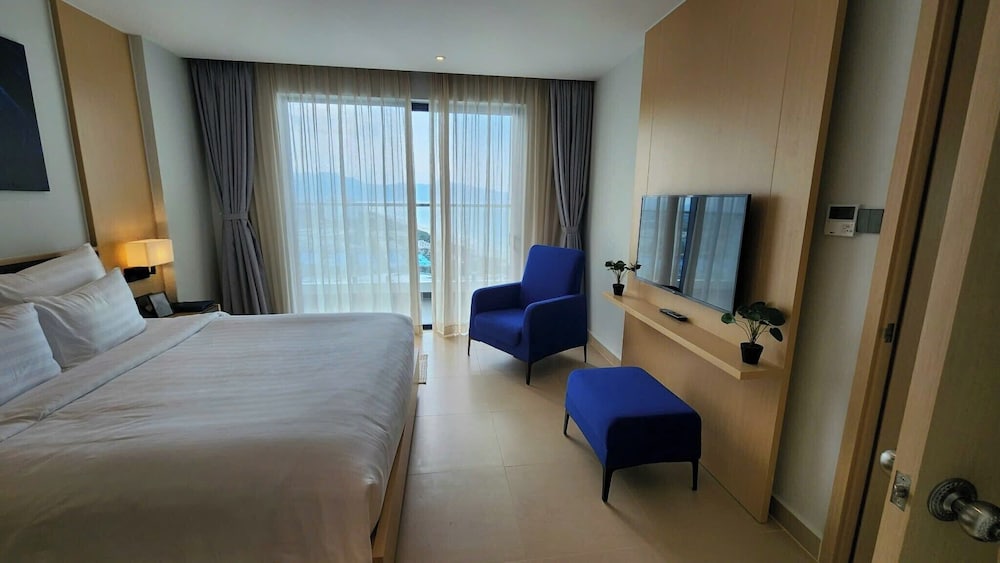The Empyrean Cam Ranh Beach Resort 13/57