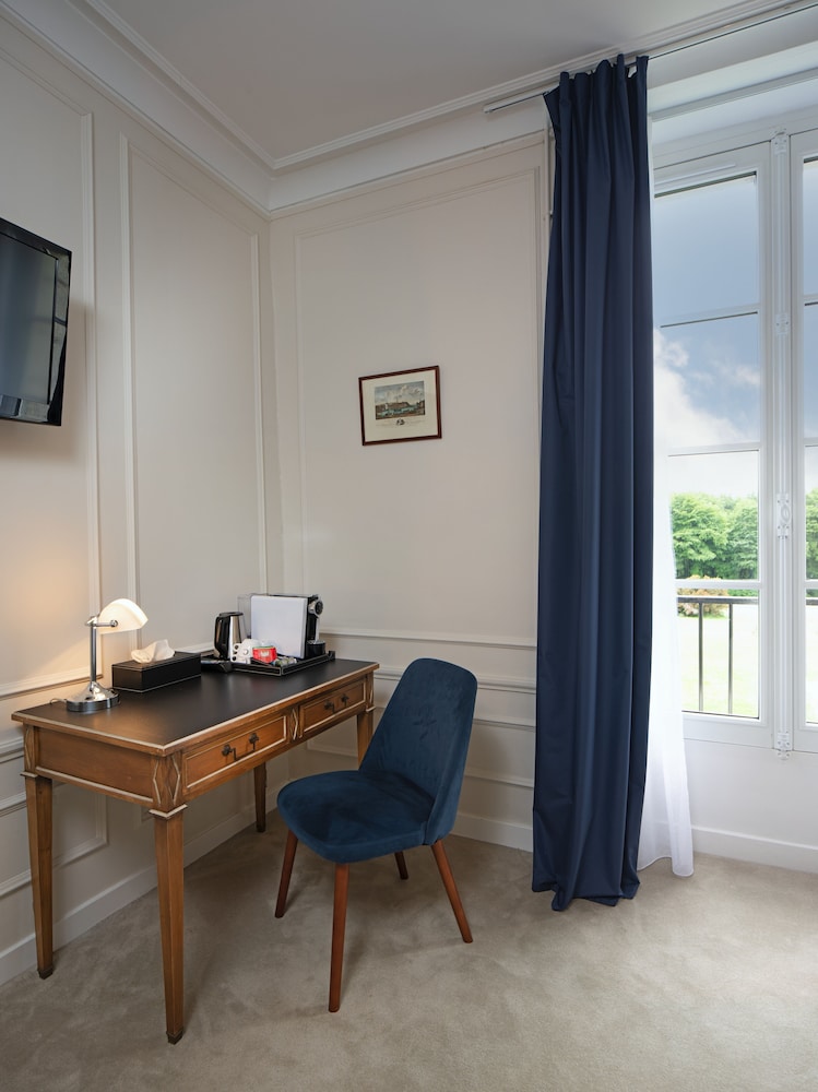 Chateau De Boisgelin 24/50