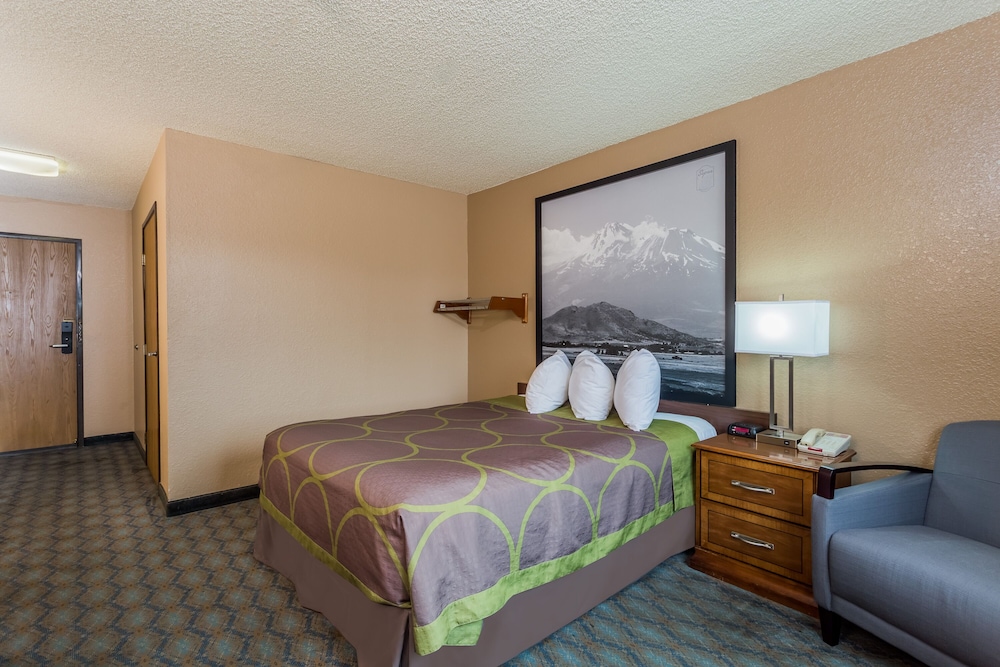 Super 8 By Wyndham Arcata 8/31