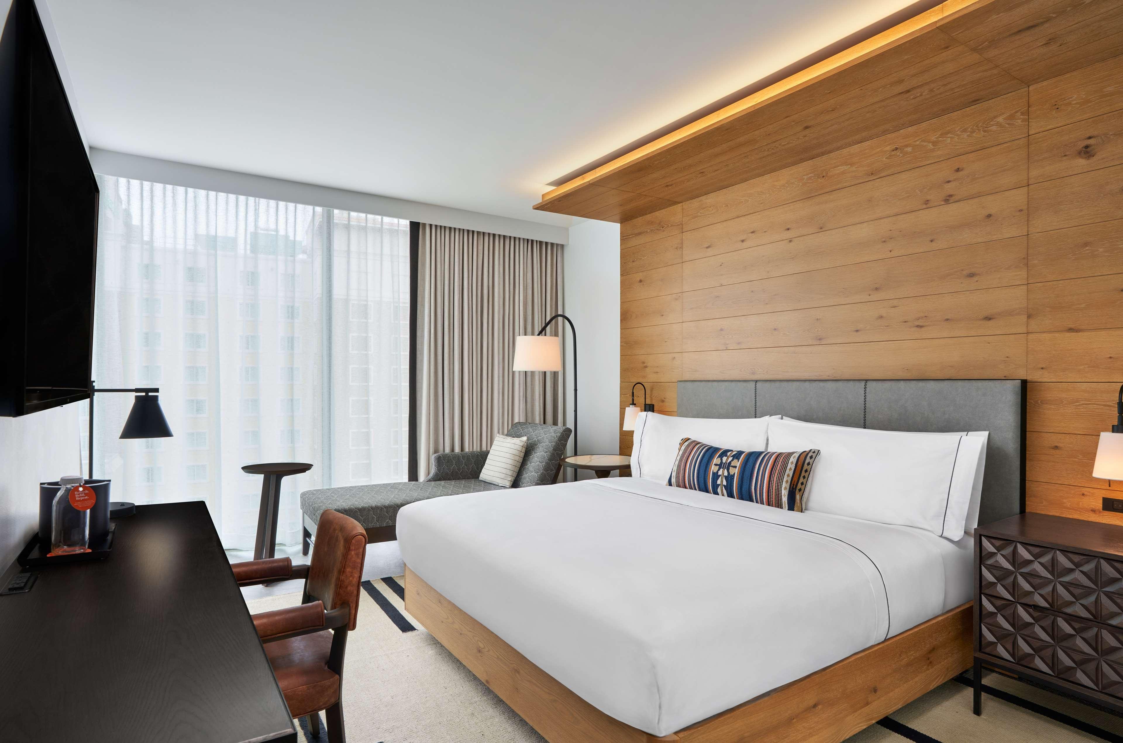 ROOM, KING BED, RIVER VIEW, ACCESSIBLE