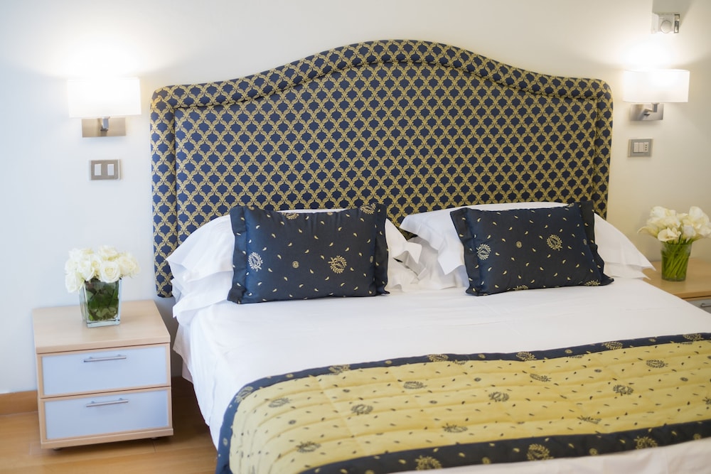 ECONOMY, DOUBLE OR TWIN BED