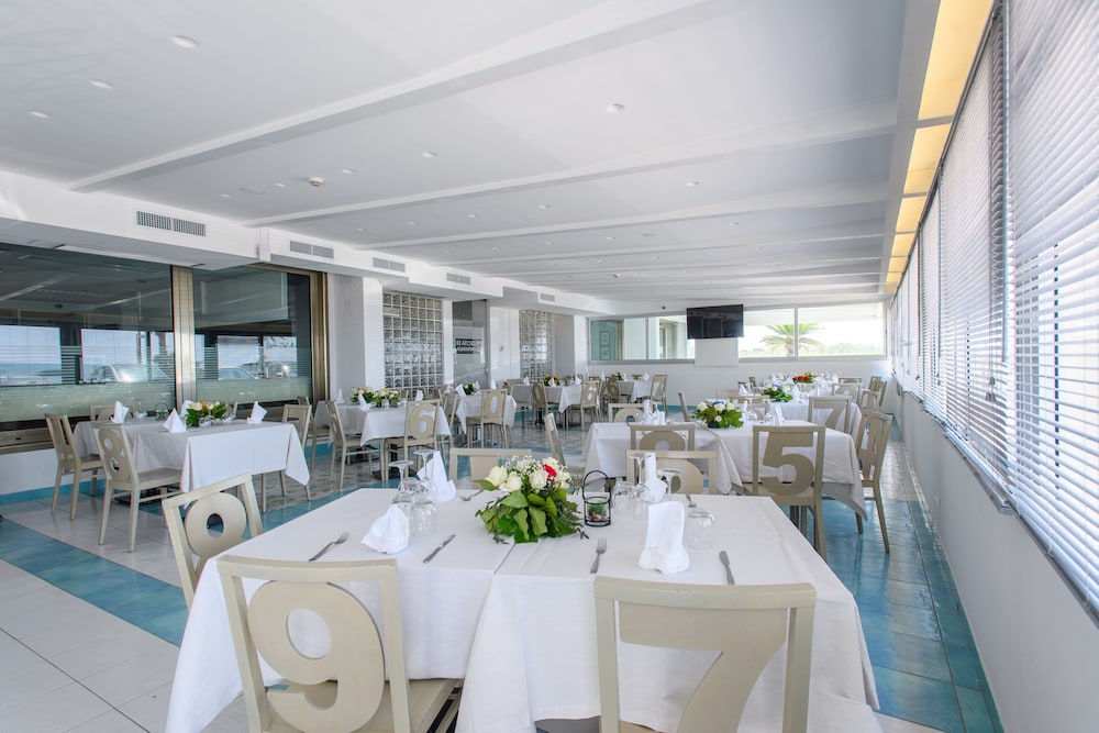 Ancora Hotel 55/72