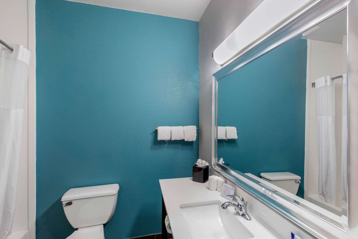Clarion Inn & Suites Dfw North 48/49