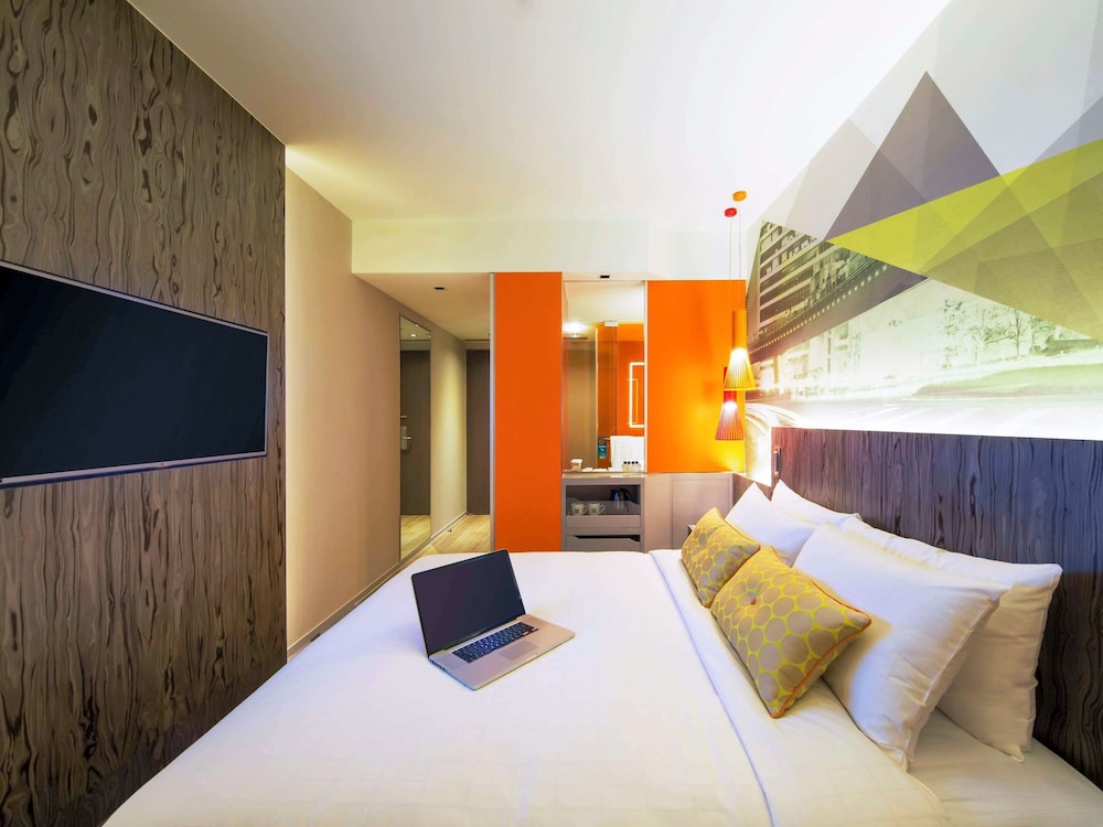 DELUXE, DOUBLE BED