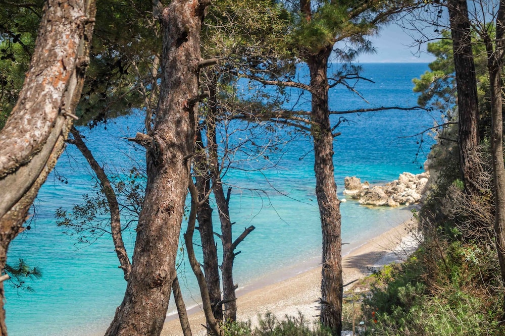 Armonia Bay Hotel 45/48
