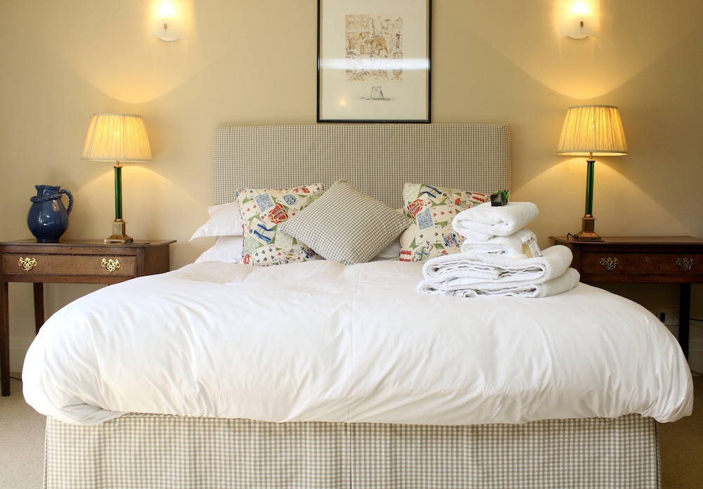 Aylworth Manor 7/50