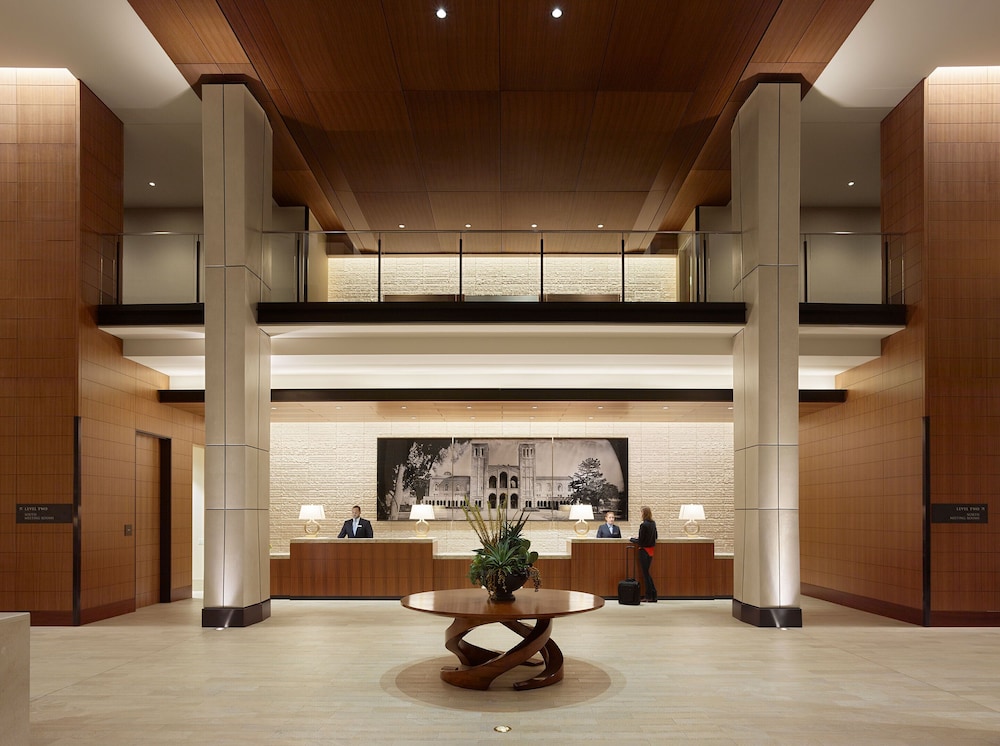 Luskin Hotel 8/76