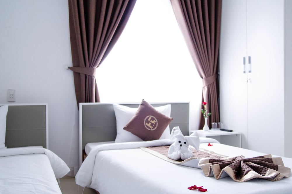 Poetic Hue Hotel 29/50