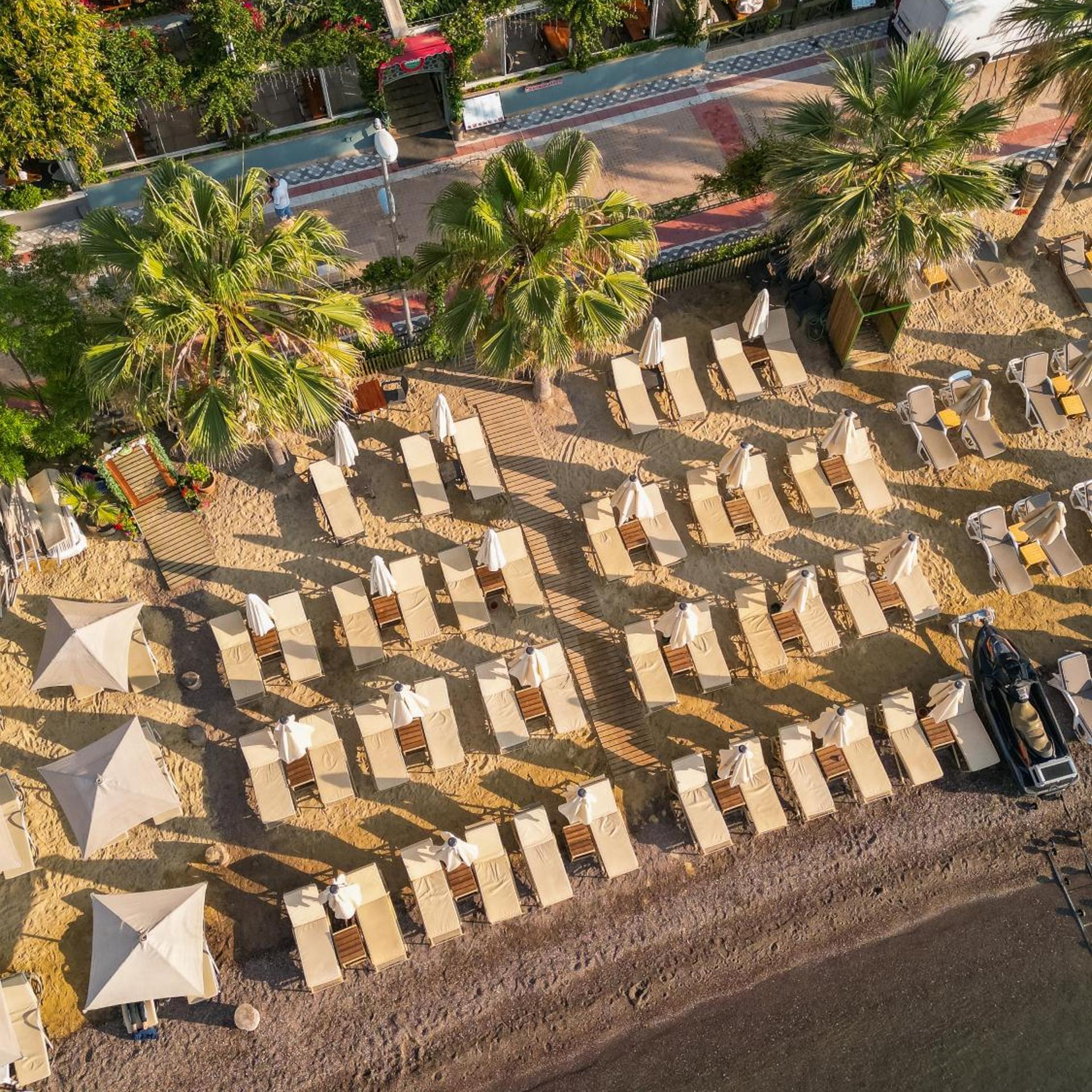 The New George & Dragon Beach Hotel 2/50