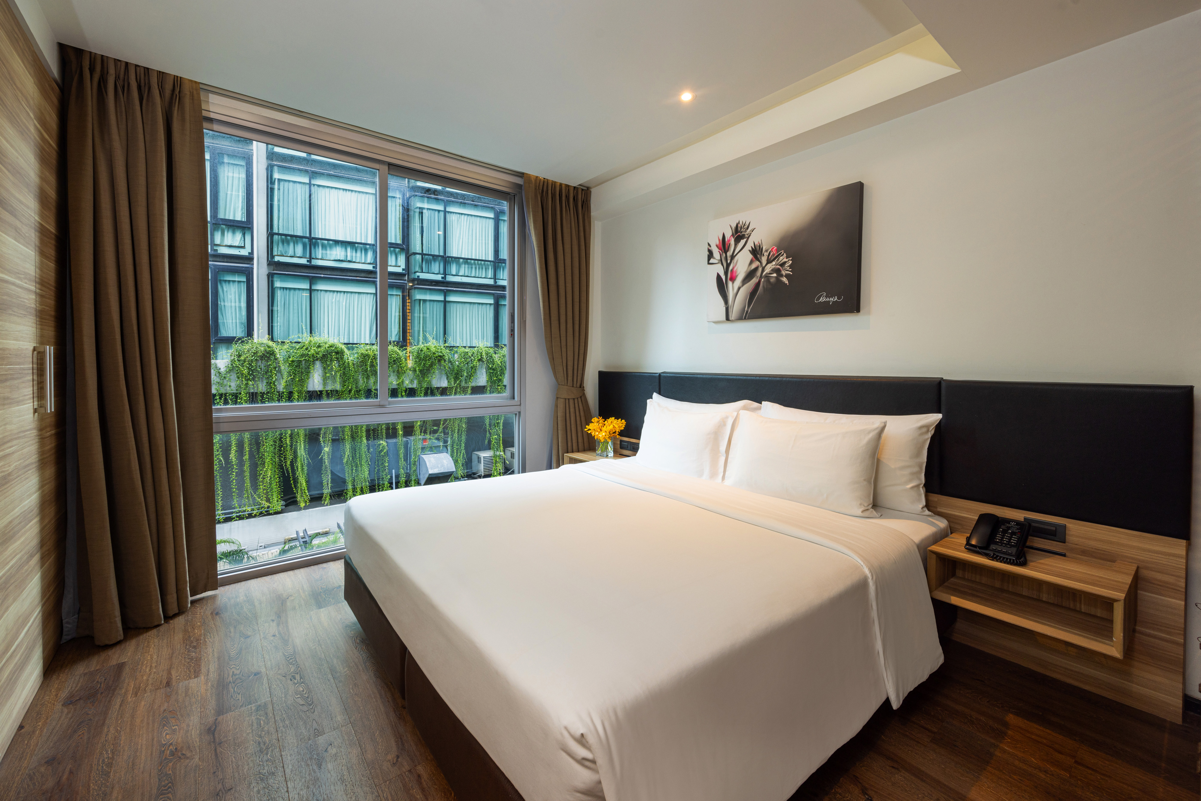 ONE BEDROOM DELUXE SUITE