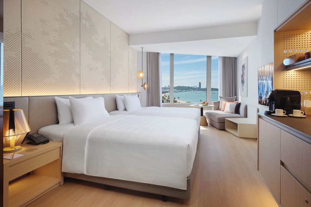 Royal, Rock, King Bed, Sea View، Hard Rock Hotel Pattaya 2/10