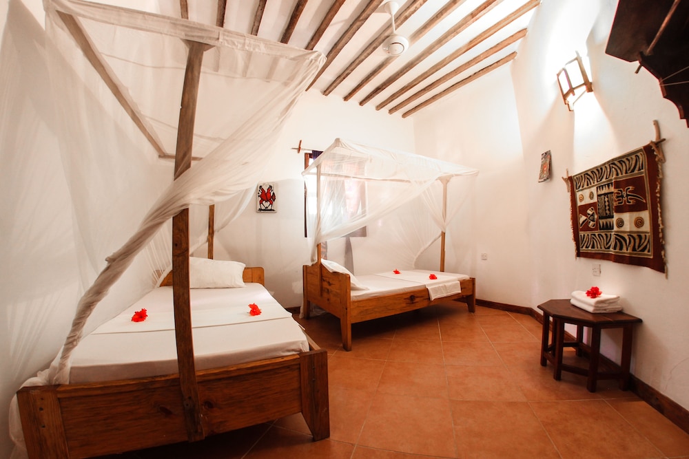 Kipepeo Lodge 6/21