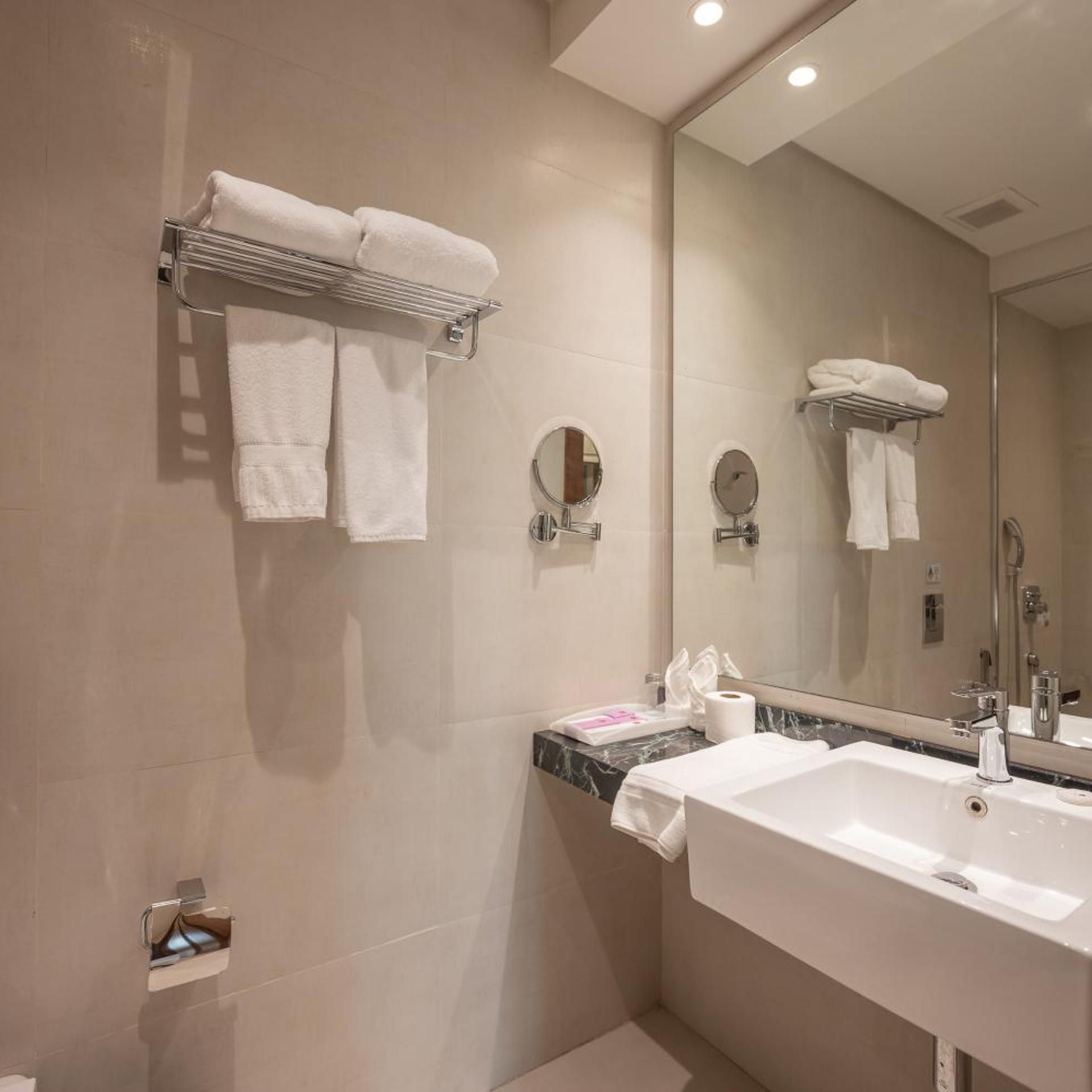 فندق ويك اند صاري(Weekend Hotel Sari) 77/80