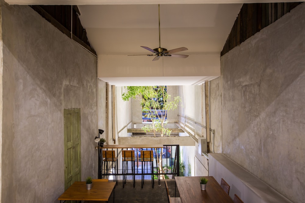 Lost Inn Bkk 10/67